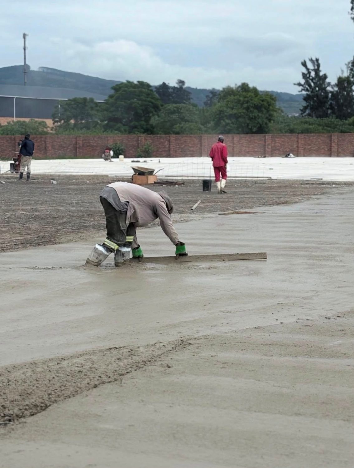 Finishing a large concrete slab